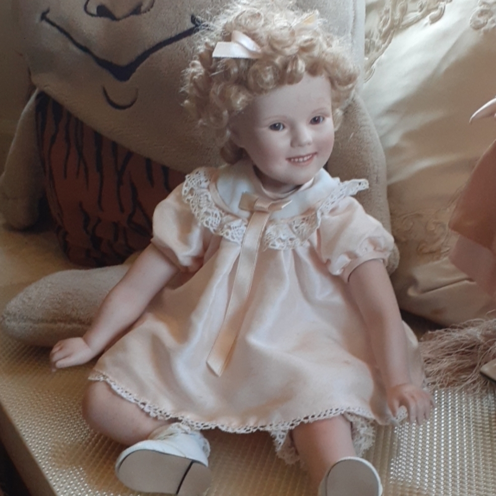 Dolls - Picture 3 of 4